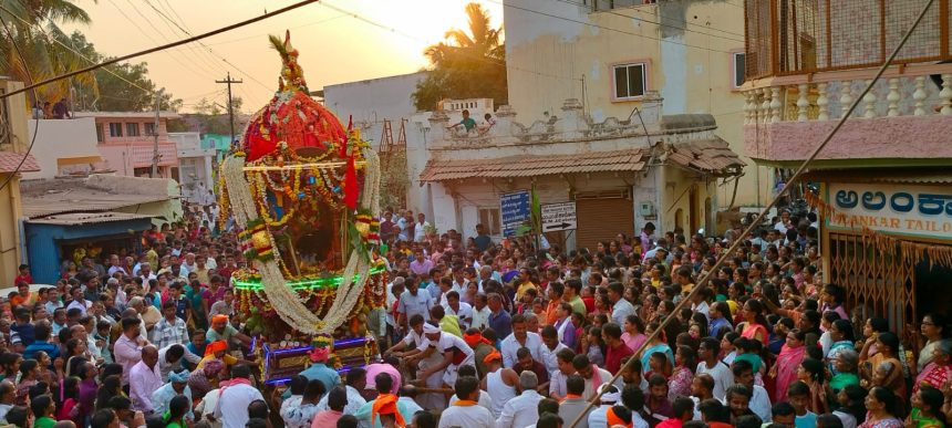 ವಿಜೃಂಭಣೆಯಿಂದ ಕೊಟ್ಟೂರು ಶ್ರೀ ಬನಶಂಕರಿ ದೇವಿಯ ರಥೋತ್ಸವ  