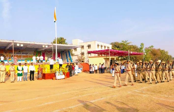 ತರಾತುರಿಯಲ್ಲಿ ಜರುಗಿದ ಗಣರಾಜ್ಯೋತ್ಸವ ಅಚರಣೆ