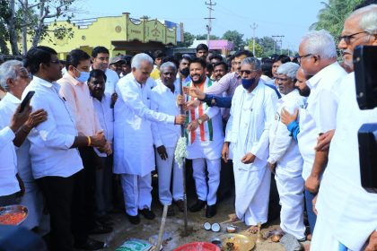 ದಾಸರ ನಾಗೇನಹಳ್ಳಿ ಗ್ರಾಮದಲ್ಲಿ ಸಚಿವ ಬಿ.ನಾಗೇಂದ್ರ ಅವರಿಂದ ವಿವಿಧ ಅಭಿವೃದ್ಧಿ ಕಾಮಗಾರಿಗಳಿಗೆ ಭೂಮಿಪೂಜೆ