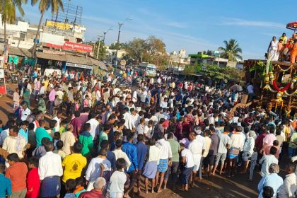 ಶ್ರೀಗುರು ಕೊಟ್ಟೂರೇಶ್ವರ ಸ್ವಾಮಿ ರಥೋತ್ಸವದ ತೇರುಗಡ್ಡೆ ಹೊರಹಾಕಿ, ಸಂಭ್ರಮಿಸಿದ ಭಕ್ತರು 