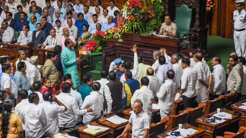 ಕೇಂದ್ರದ ವಿರುದ್ಧ ಸಿಎಂ ಸಿದ್ದರಾಮಯ್ಯ ಟೀಕೆಗೆ ಪ್ರತಿಪಕ್ಷ ಬಿಜೆಪಿ ಕಿಡಿ: ಬಜೆಟ್ ಮಂಡನೆ ವೇಳೆ ಕೋಲಾಹಲ, ಸಭಾತ್ಯಾಗ