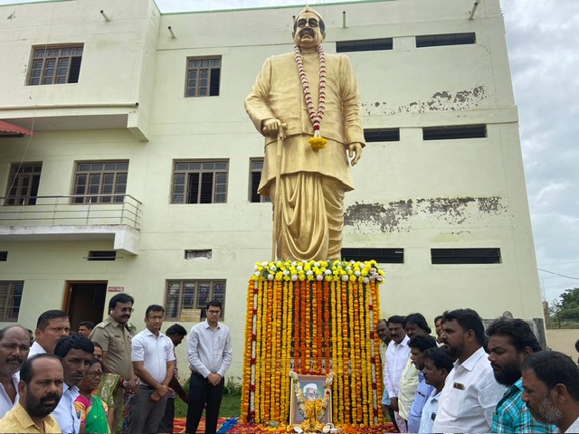 ಡಾ.ಬಾಬು ಜಗಜೀವನ್ ರಾಂ ಅವರ ಪರಿನಿರ್ವಾಹಣ ದಿನ: ಜಿಲ್ಲಾಡಳಿತದಿಂದ ಪುಷ್ಪ ನಮನ ಸಲ್ಲಿಕೆ