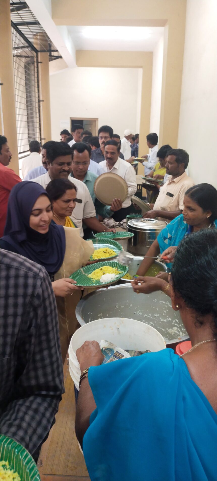 ಪ್ರಜಾಪ್ರತಿನಿಧಿಗಳಿಗೆ ಹೋಳಿಗೆ ಊಟ-ಅಧಿಕಾರಿಗಳಿಗೆ ಉಪ್ಪಕಾರವಿಲ್ಲದ ಚಿತ್ರನ್ನ,ಮೊಸರನ್ನ-ಬೇಸರ ವ್ಯಕ್ತ ಪಡಿಸಿದ ಕೆಲ ಅಧಿಕಾರಿಗಳು !!