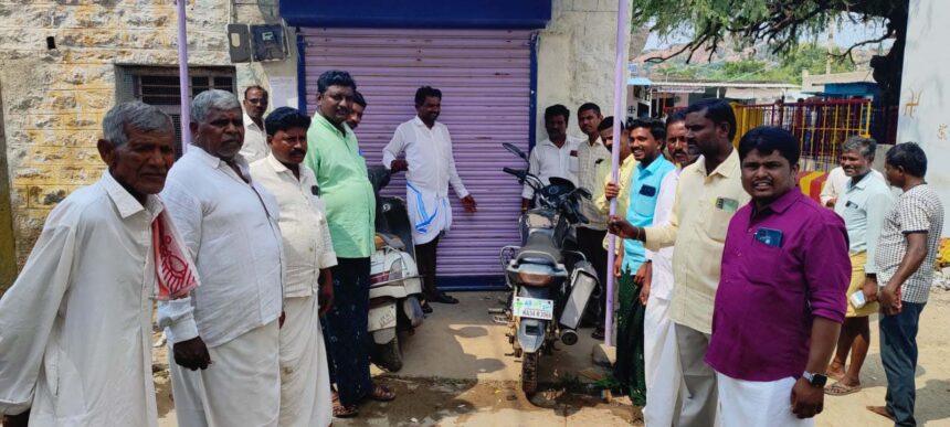 ಸಿರಿಗೇರಿ ಗ್ರಾಮ ಪಂಚಾಯಿತಿ ಮಳಿಗೆಗಳಿಗೆ ಬೀಗ !!