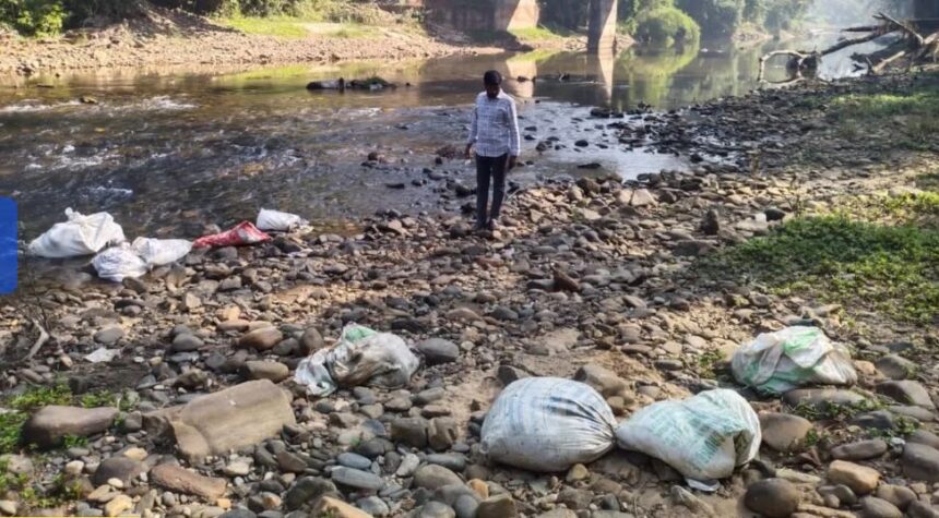 ಧರ್ಮಸ್ಥಳ ನೇತ್ರಾವತಿ ಉಪನದಿಯಲ್ಲಿ ಗೋಮಾಂಸ ತ್ಯಾಜ್ಯ: ಹೊಳೆಯಲ್ಲಿ ಸಿಕ್ತು ಮೂಟೆಗಟ್ಟಲೆ ರುಂಡ, ಮುಂಡ, ಮಾಂಸ !