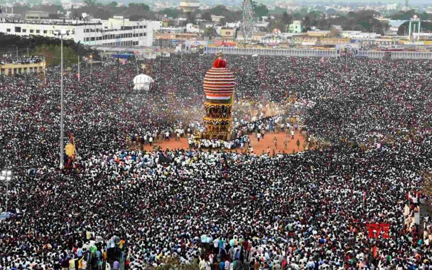 ಕೊಪ್ಪಳದಲ್ಲಿ ಗವಿಸಿದ್ದೇಶ್ವರ ಮಹಾರಥೋತ್ಸವ, 10 ಲಕ್ಷಕ್ಕೂ ಅಧಿಕ ಜನ ಭಾಗಿ!!