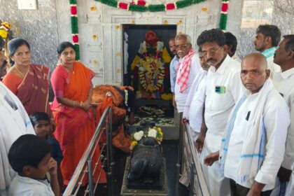 ಯಾಳ್ಪಿ ಗ್ರಾಮದ ಶ್ರೀ ತುಪ್ಪದ ಮಾಳಮ್ಮ ದೇವಿಯ   ಜಿರ್ಣೋದ್ಧಾರ  ಶ್ರೀ ರಾಮುಲು ಅವರ ಪತ್ನಿ ಭಾಗ್ಯಲಕ್ಷ್ಮಿ  ಭೇಟಿ