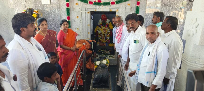 ಯಾಳ್ಪಿ ಗ್ರಾಮದ ಶ್ರೀ ತುಪ್ಪದ ಮಾಳಮ್ಮ ದೇವಿಯ   ಜಿರ್ಣೋದ್ಧಾರ  ಶ್ರೀ ರಾಮುಲು ಅವರ ಪತ್ನಿ ಭಾಗ್ಯಲಕ್ಷ್ಮಿ  ಭೇಟಿ