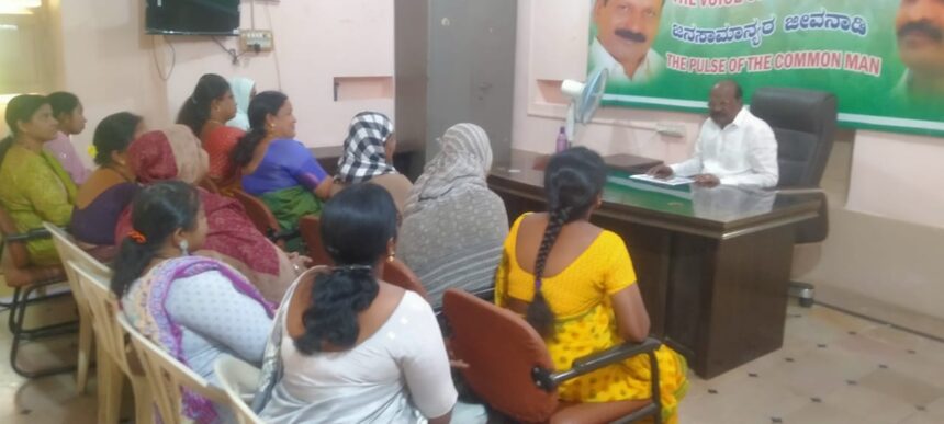 ಜೆ ಡಿ ಎಸ್ ಜಿಲ್ಲಾ ಕಚೇರಿಯಲ್ಲಿ ಪಕ್ಷ ಸಂಘಟನೆಗಾಗಿ ಮಹಿಳೆಯರ ಪೂರ್ವ ಭಾವಿ ಸಭೆ