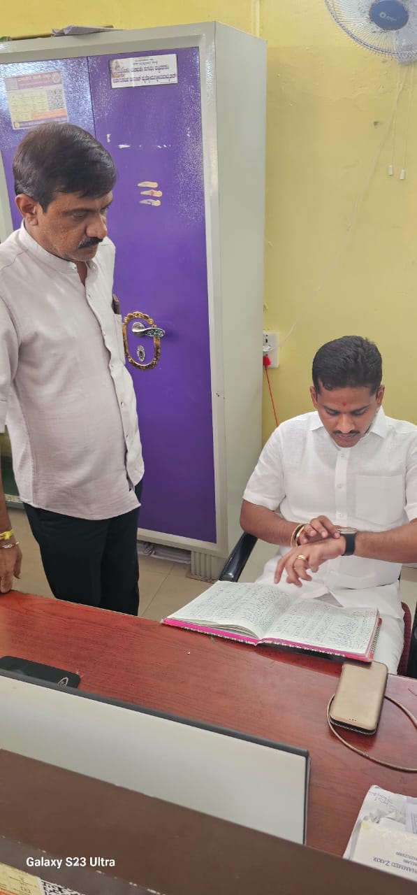 ಮಹಾನಗರ ಪಾಲಿಕೆಯ ಗಾಂಧಿನಗರದ ವಲಯಆಯುಕ್ತ ಗುರುರಾಜ್ ಅವರನ್ನು ತರಾಟೆಗೆ ತೆಗೆದುಕೊಂಡ ಶಾಸಕ ನಾರಾ ಭರತ್ ರೆಡ್ಡಿ !