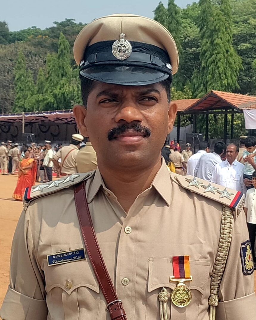 ಕಂಪ್ಲಿ ಪಿಐ ವಾಸುಕುಮಾರ್ ಕೆ.ಬಿ.ಅವರಿಗೆ ಮುಖ್ಯಮಂತ್ರಿಗಳ ಪದಕ.
