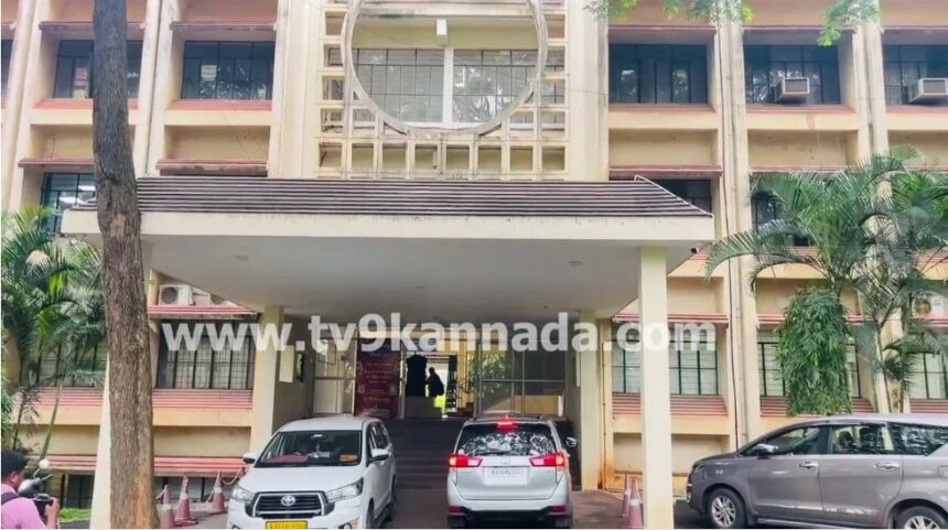 ಗೃಹ ಸಚಿವ ಪರಮೇಶ್ವರ್ ಒಡೆತನದ ಸಿದ್ದಾರ್ಥ ಶಿಕ್ಷಣ ಸಂಸ್ಥೆಗಳ ಮೇಲೆ ಇ.ಡಿ ದಾಳಿ ಗೃಹ ಸಚಿವ ಪರಮೇಶ್ವರ್ ಒಡೆತನದ ಸಿದ್ದಾರ್ಥ ಶಿಕ್ಷಣ ಸಂಸ್ಥೆಗಳ ಮೇಲೆ ಇ.ಡಿ ದಾಳಿ