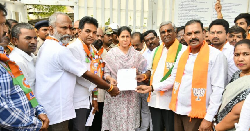 ಸೆಂಟ್ರಲ್ ಜೈಲ್ ನಲ್ಲಿ ಮೊಬೈಲ್ ಜಾಮರ್ ಆಳವಡಿಕೆ ಸಾರ್ವಜನಿಕರ ಪರದಾಟ : ಬಿಜೆಪಿ ಪ್ರತಿಭಟನೆ