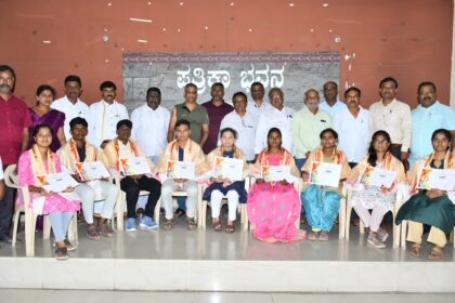 ಸಣ್ಣ ಅವಕಾಶವನ್ನೂ ಬಳಸಿಕೊಂಡು ಉನ್ನತ ಸ್ಥಾನ ಪಡೆದುಕೊಳ್ಳಿ:  ಕುಲಸಚಿವ ರುದ್ರೇಶ್