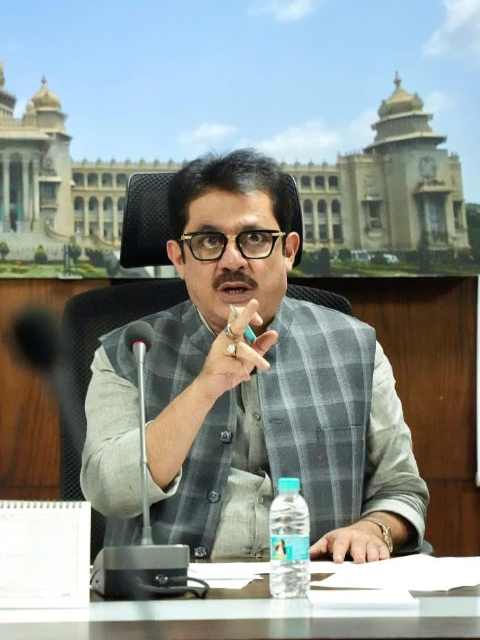 ಇ0ದು ಜಿಲ್ಲಾ ಉಸ್ತುವಾರಿ ಸಚಿವ ಬಿ.ಜೆಡ್.ಜಮೀರ್ ಅಹ್ಮದ್ ಖಾನ್ ಬಳ್ಳಾರಿಗೆ ಆಗಮನ